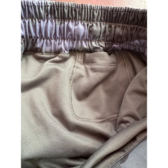 Lululemon Hotty hot 2.5 shorts - Picture 7 of 7